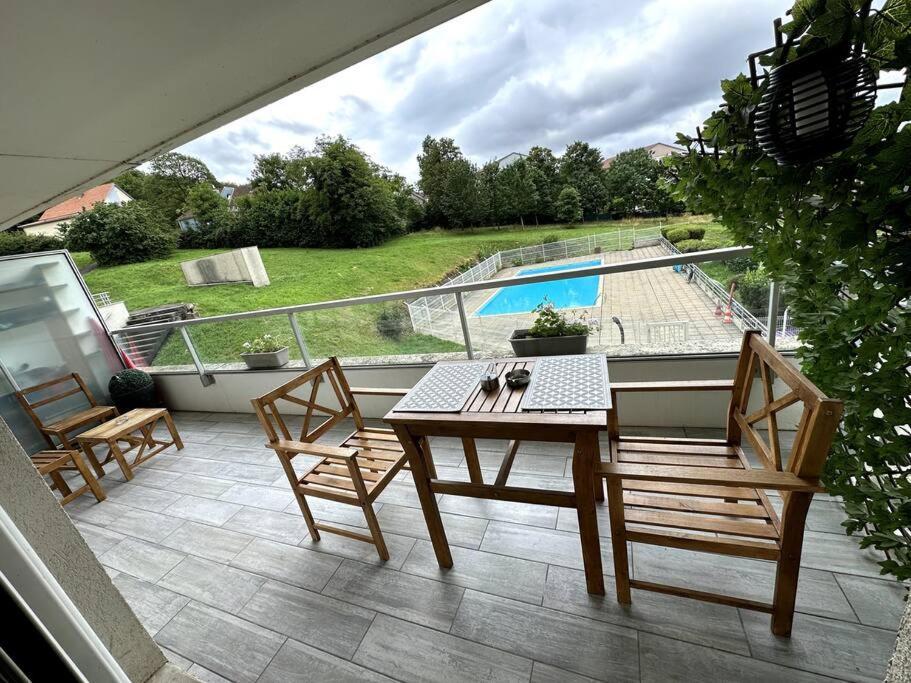 Appartement Cosy Avec Balcon Et Piscine 브장송 외부 사진