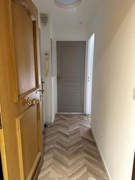 Appartement Cosy Avec Balcon Et Piscine 브장송 외부 사진