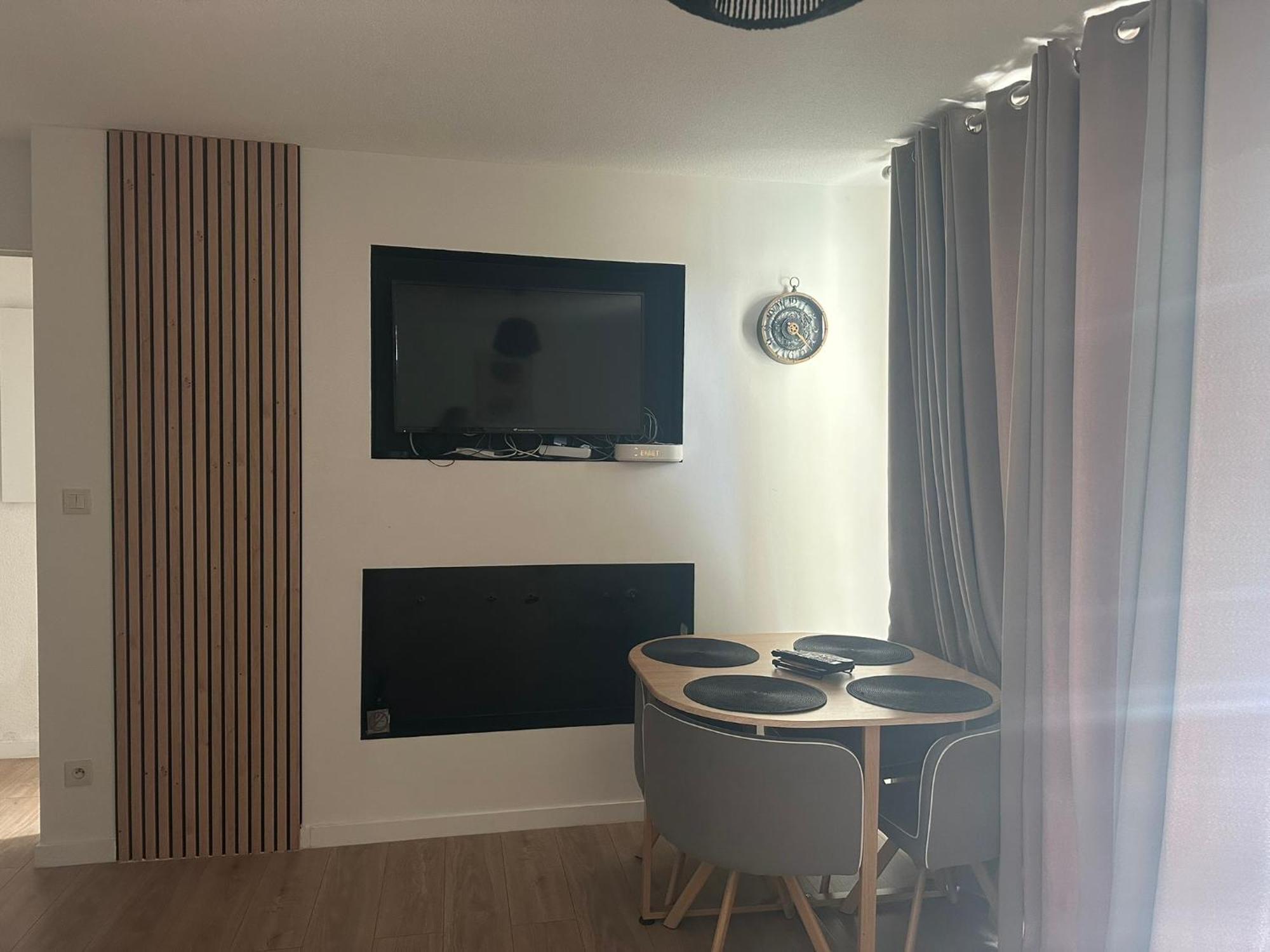 Appartement Cosy Avec Balcon Et Piscine 브장송 외부 사진